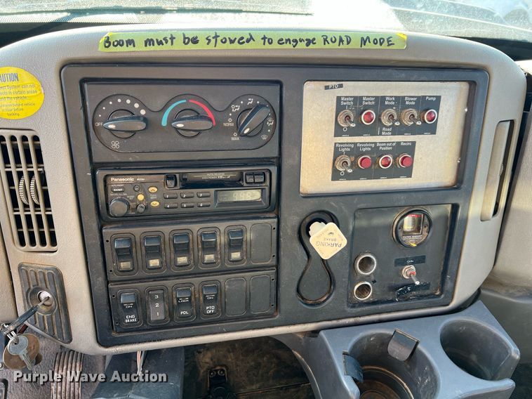 image for item NI9028 2009 International WorkStar 7600  vacuum truck