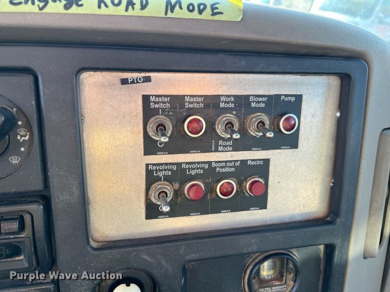 image for item NI9028 2009 International WorkStar 7600  vacuum truck