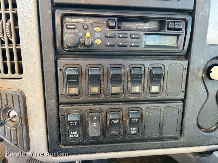 image for item NI9028 2009 International WorkStar 7600  vacuum truck