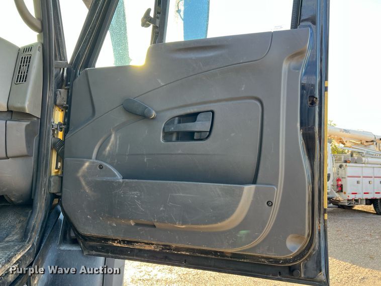 image for item NI9028 2009 International WorkStar 7600  vacuum truck