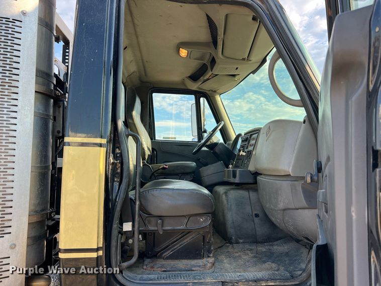 image for item NI9028 2009 International WorkStar 7600  vacuum truck