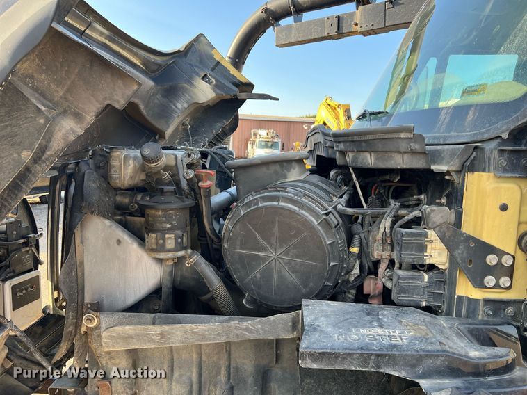 image for item NI9028 2009 International WorkStar 7600  vacuum truck