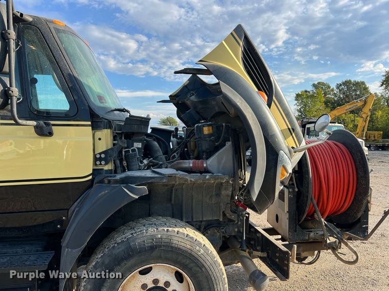 image for item NI9028 2009 International WorkStar 7600  vacuum truck