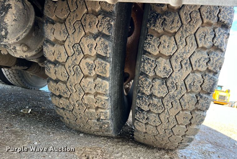 image for item NI9028 2009 International WorkStar 7600  vacuum truck