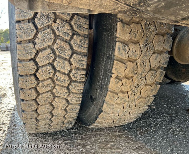 image for item NI9028 2009 International WorkStar 7600  vacuum truck