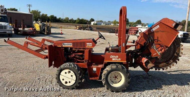 image for item NI9030 2000 Ditch Witch 3700DD  rock saw