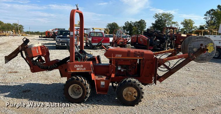 image for item NI9032 2001 Ditch Witch 3700DD  cable plow