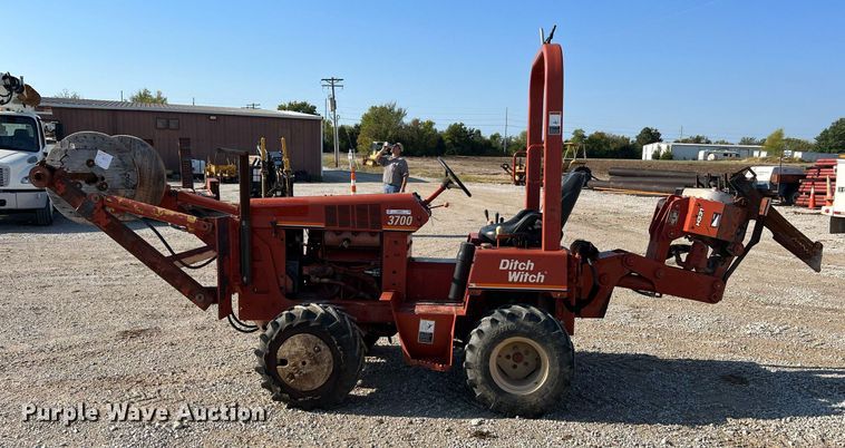 image for item NI9032 2001 Ditch Witch 3700DD  cable plow