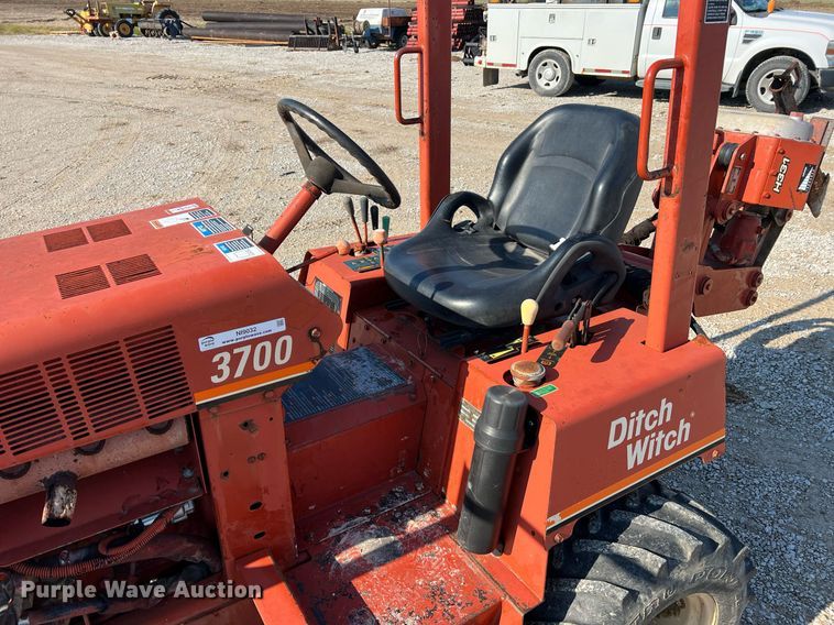 image for item NI9032 2001 Ditch Witch 3700DD  cable plow