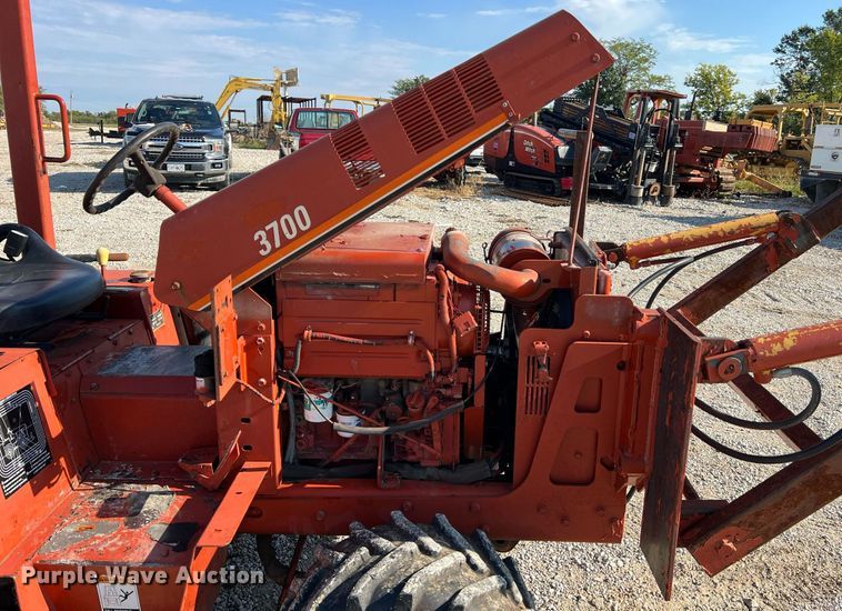 image for item NI9032 2001 Ditch Witch 3700DD  cable plow