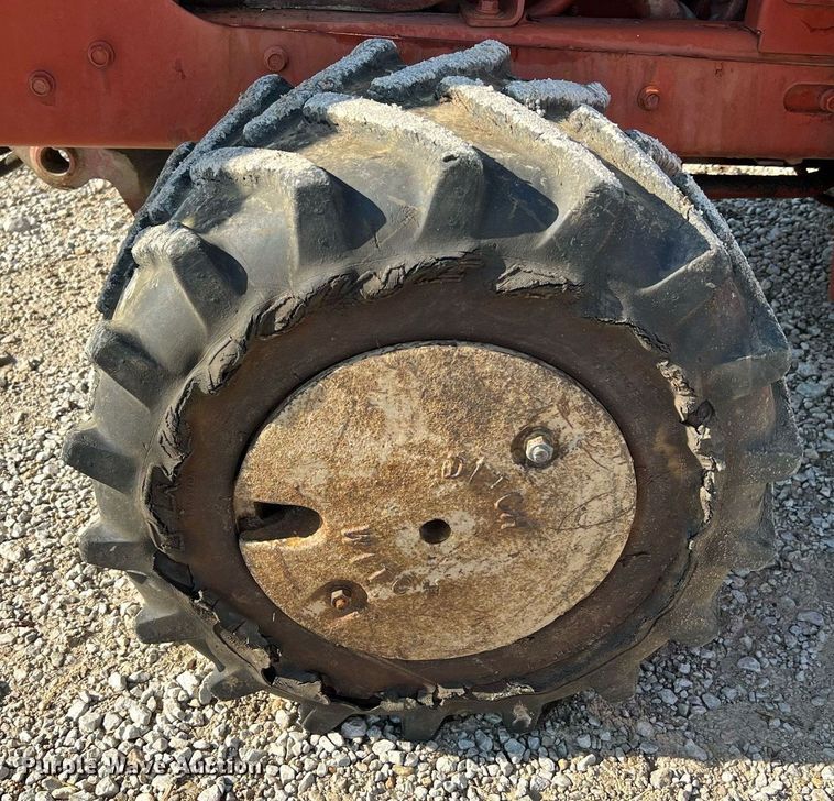 image for item NI9032 2001 Ditch Witch 3700DD  cable plow