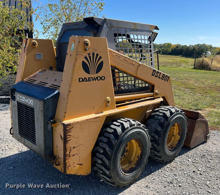 image for item NI9055 1998 Daewoo DSL801  skid steer loader