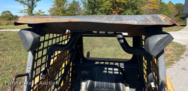 image for item NI9055 1998 Daewoo DSL801  skid steer loader