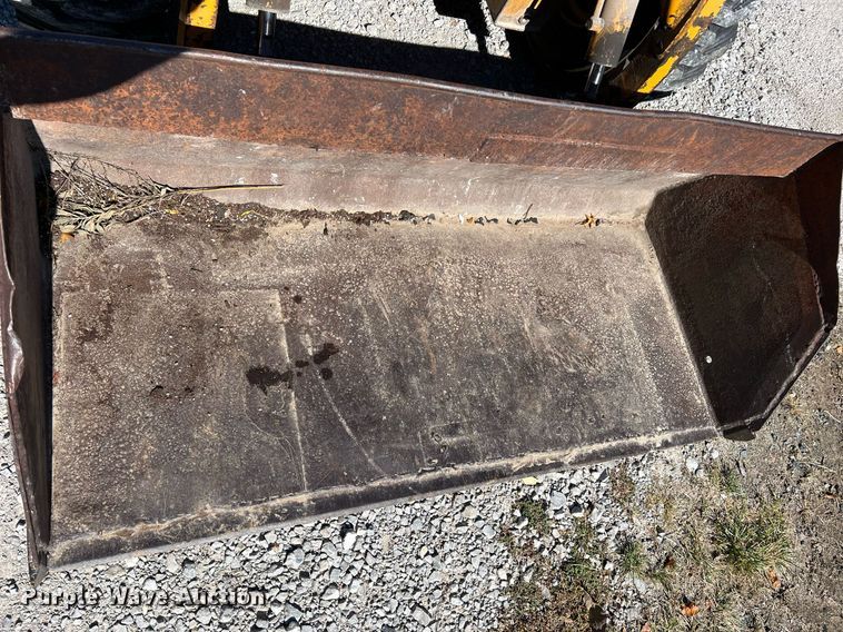 image for item NI9055 1998 Daewoo DSL801  skid steer loader