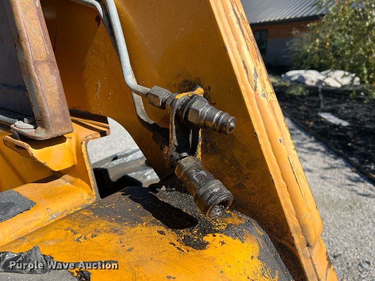 image for item NI9055 1998 Daewoo DSL801  skid steer loader