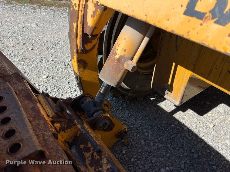 image for item NI9055 1998 Daewoo DSL801  skid steer loader