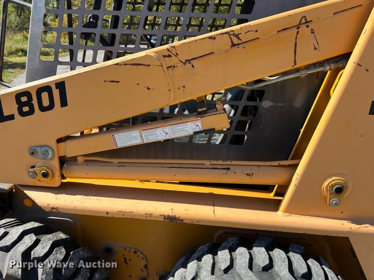 image for item NI9055 1998 Daewoo DSL801  skid steer loader