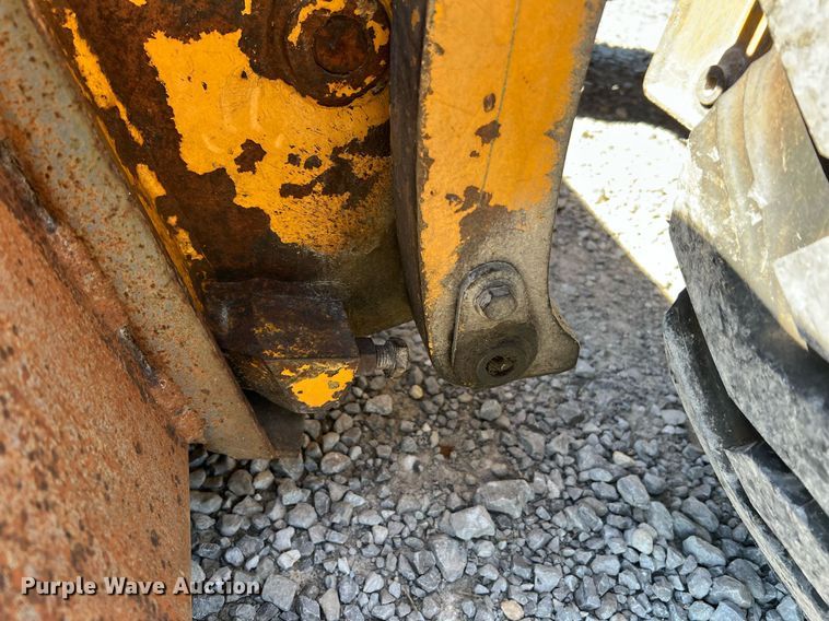 image for item NI9055 1998 Daewoo DSL801  skid steer loader