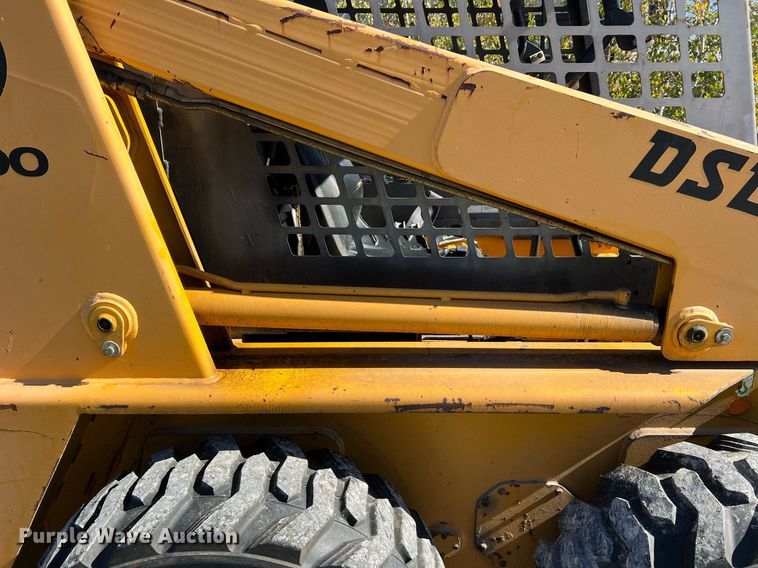 image for item NI9055 1998 Daewoo DSL801  skid steer loader