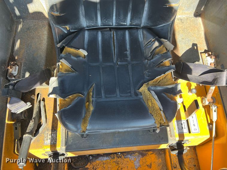 image for item NI9055 1998 Daewoo DSL801  skid steer loader