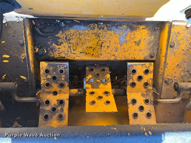 image for item NI9055 1998 Daewoo DSL801  skid steer loader