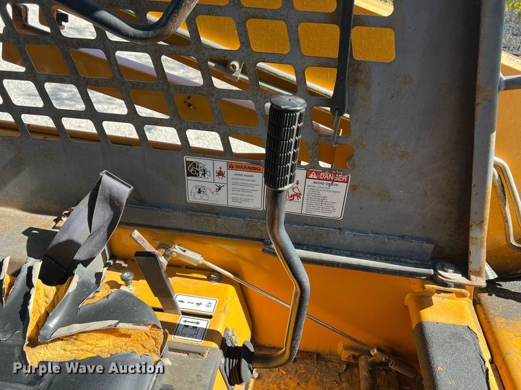 image for item NI9055 1998 Daewoo DSL801  skid steer loader