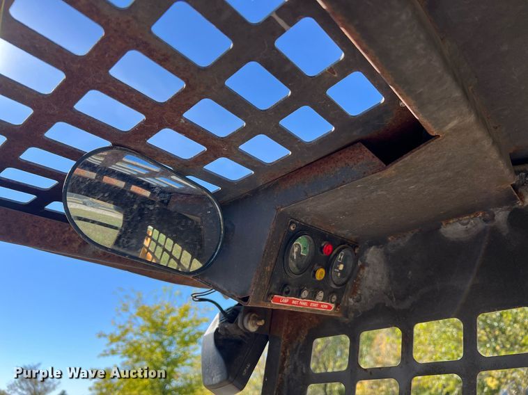 image for item NI9055 1998 Daewoo DSL801  skid steer loader