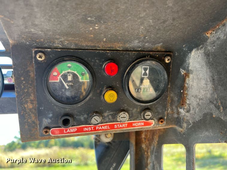 image for item NI9055 1998 Daewoo DSL801  skid steer loader