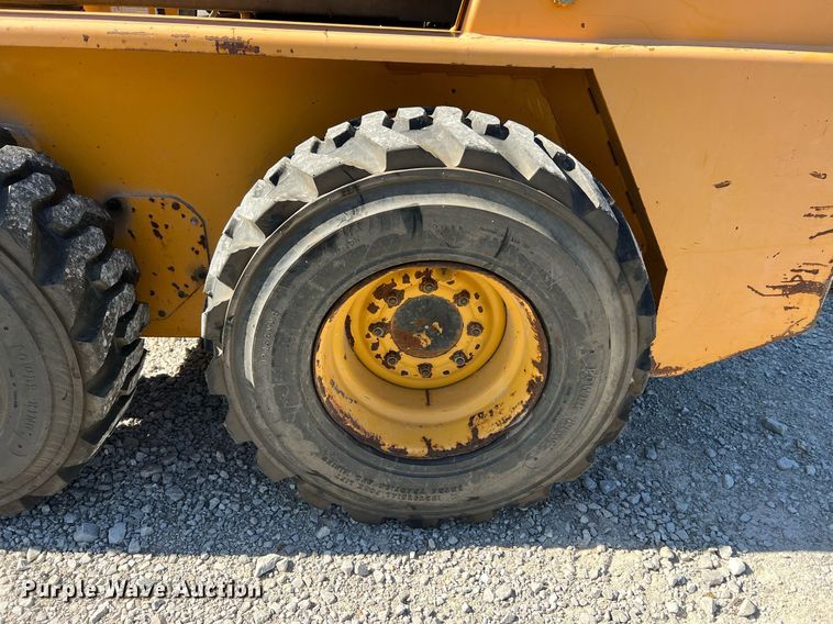 image for item NI9055 1998 Daewoo DSL801  skid steer loader