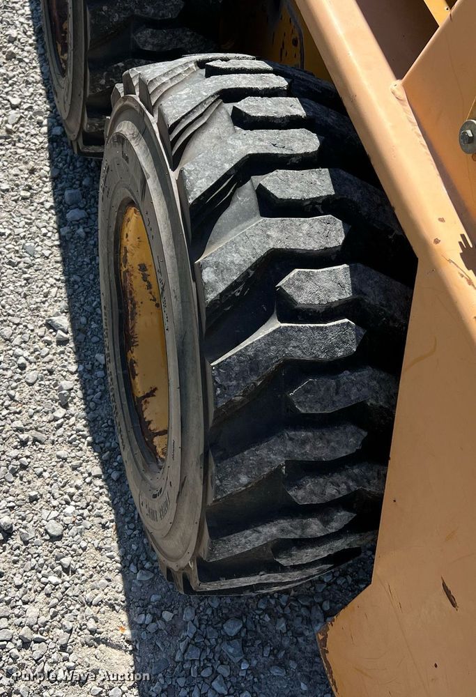 image for item NI9055 1998 Daewoo DSL801  skid steer loader