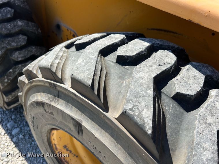 image for item NI9055 1998 Daewoo DSL801  skid steer loader