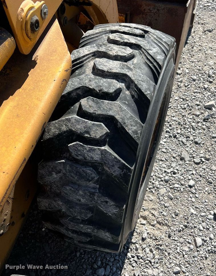 image for item NI9055 1998 Daewoo DSL801  skid steer loader