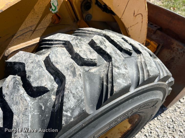 image for item NI9055 1998 Daewoo DSL801  skid steer loader