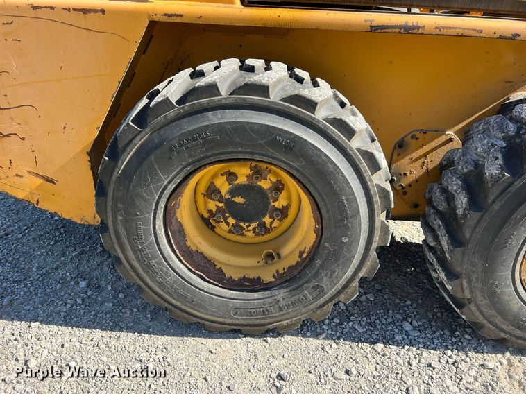 image for item NI9055 1998 Daewoo DSL801  skid steer loader