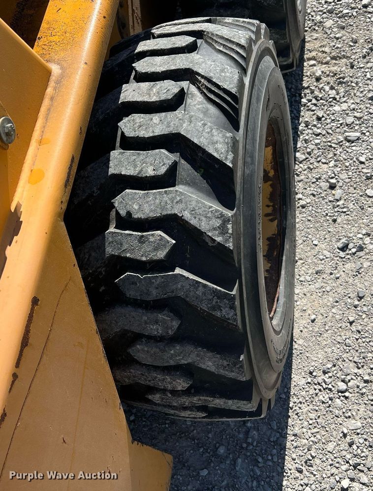 image for item NI9055 1998 Daewoo DSL801  skid steer loader