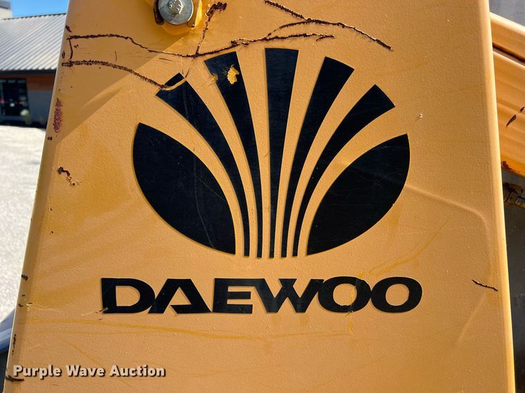 image for item NI9055 1998 Daewoo DSL801  skid steer loader