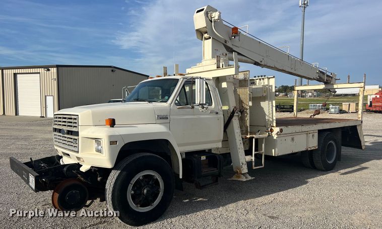 image for item NI9057 1990 Ford F800  crane truck
