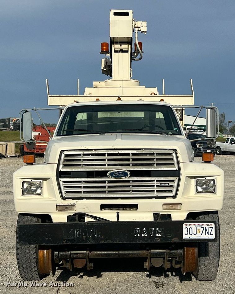 image for item NI9057 1990 Ford F800  crane truck