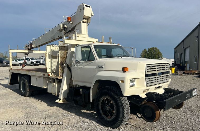 image for item NI9057 1990 Ford F800  crane truck