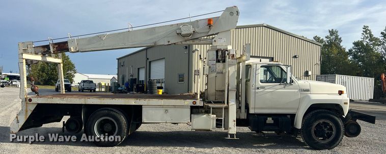 image for item NI9057 1990 Ford F800  crane truck