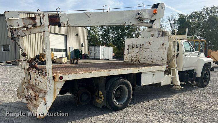 image for item NI9057 1990 Ford F800  crane truck