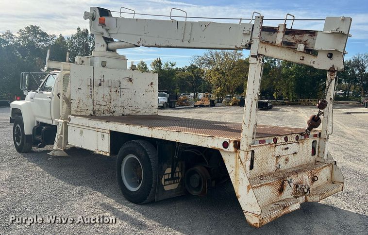 image for item NI9057 1990 Ford F800  crane truck