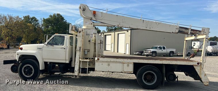 image for item NI9057 1990 Ford F800  crane truck