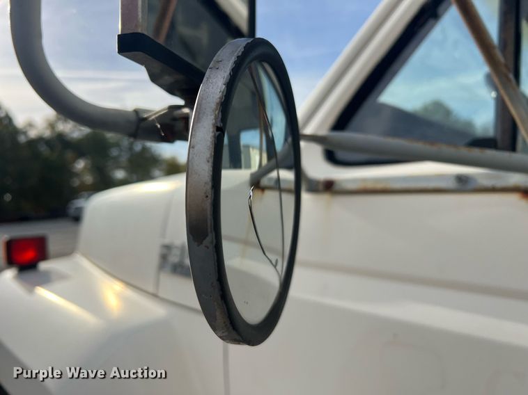 image for item NI9057 1990 Ford F800  crane truck