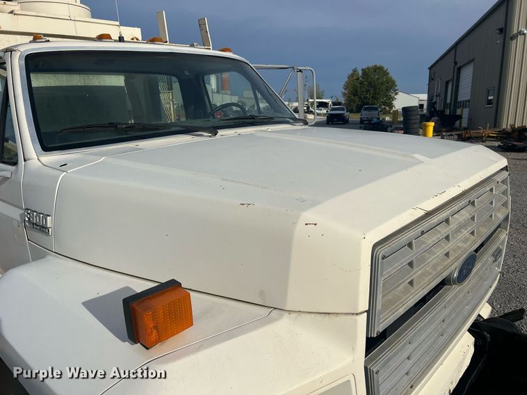 image for item NI9057 1990 Ford F800  crane truck