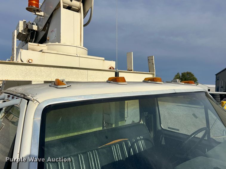 image for item NI9057 1990 Ford F800  crane truck