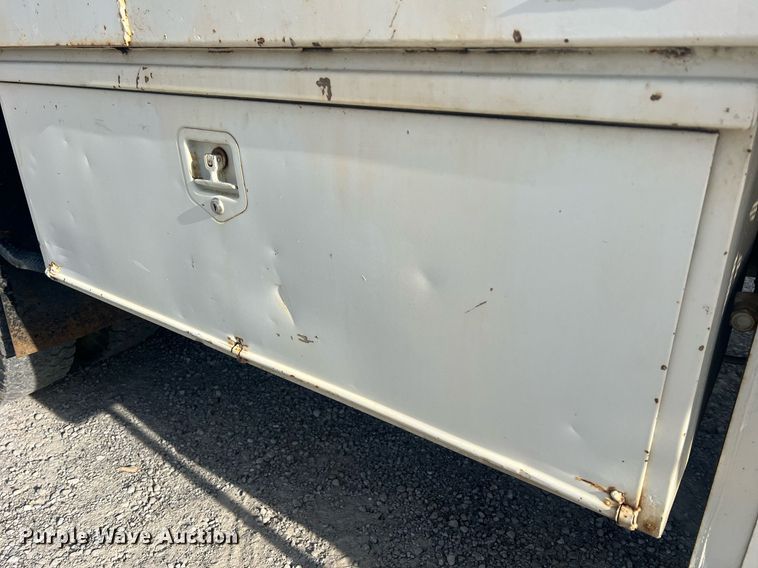 image for item NI9057 1990 Ford F800  crane truck