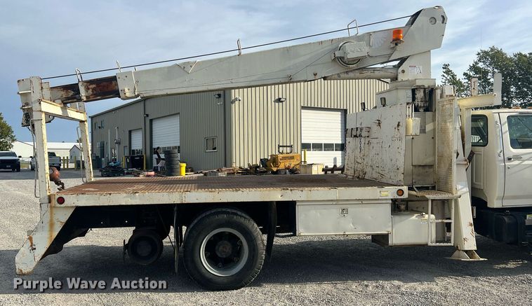 image for item NI9057 1990 Ford F800  crane truck
