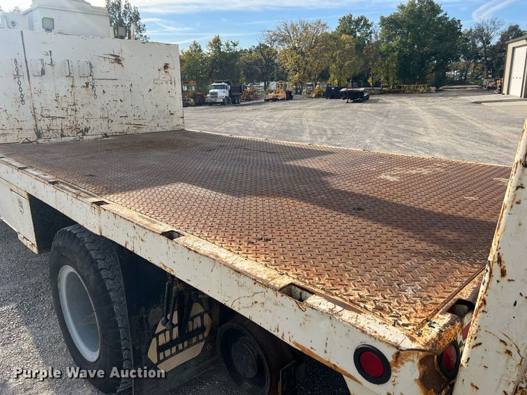 image for item NI9057 1990 Ford F800  crane truck