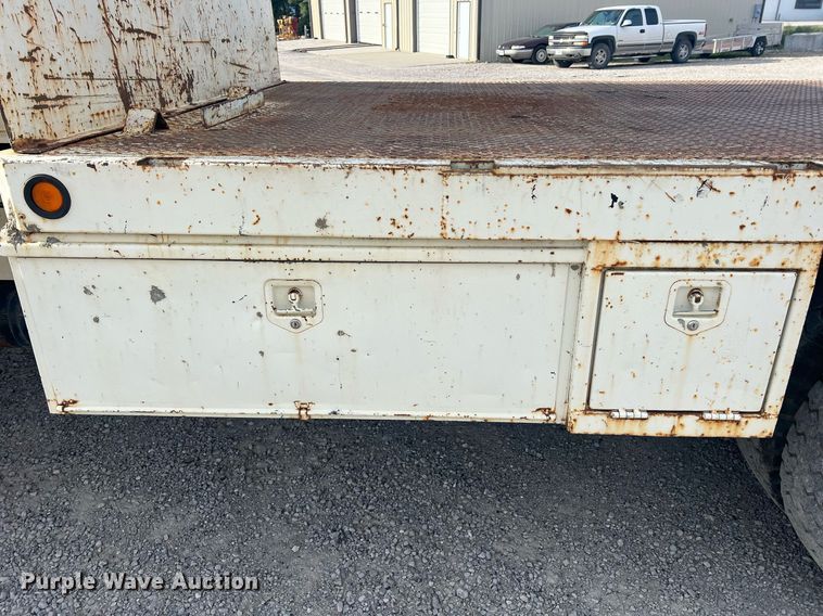 image for item NI9057 1990 Ford F800  crane truck